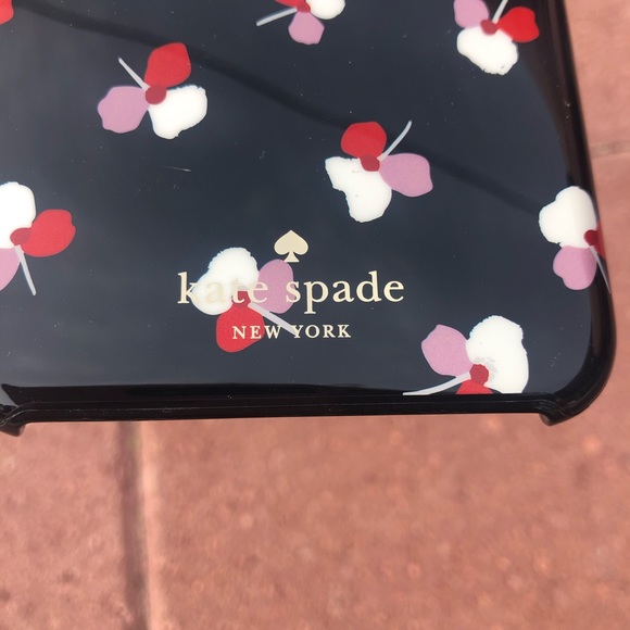 Kate Spade iPhone 8 Plus Case reposhing wrong size - Picture 3 of 5